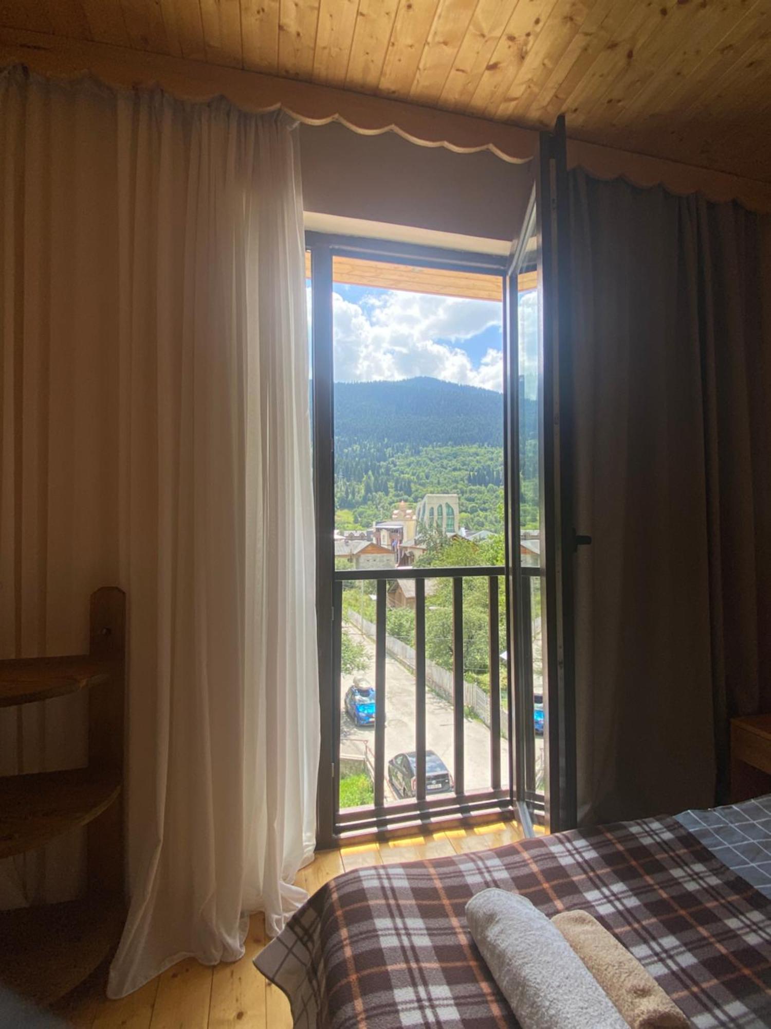 Sana Guest House Местия Екстериор снимка
