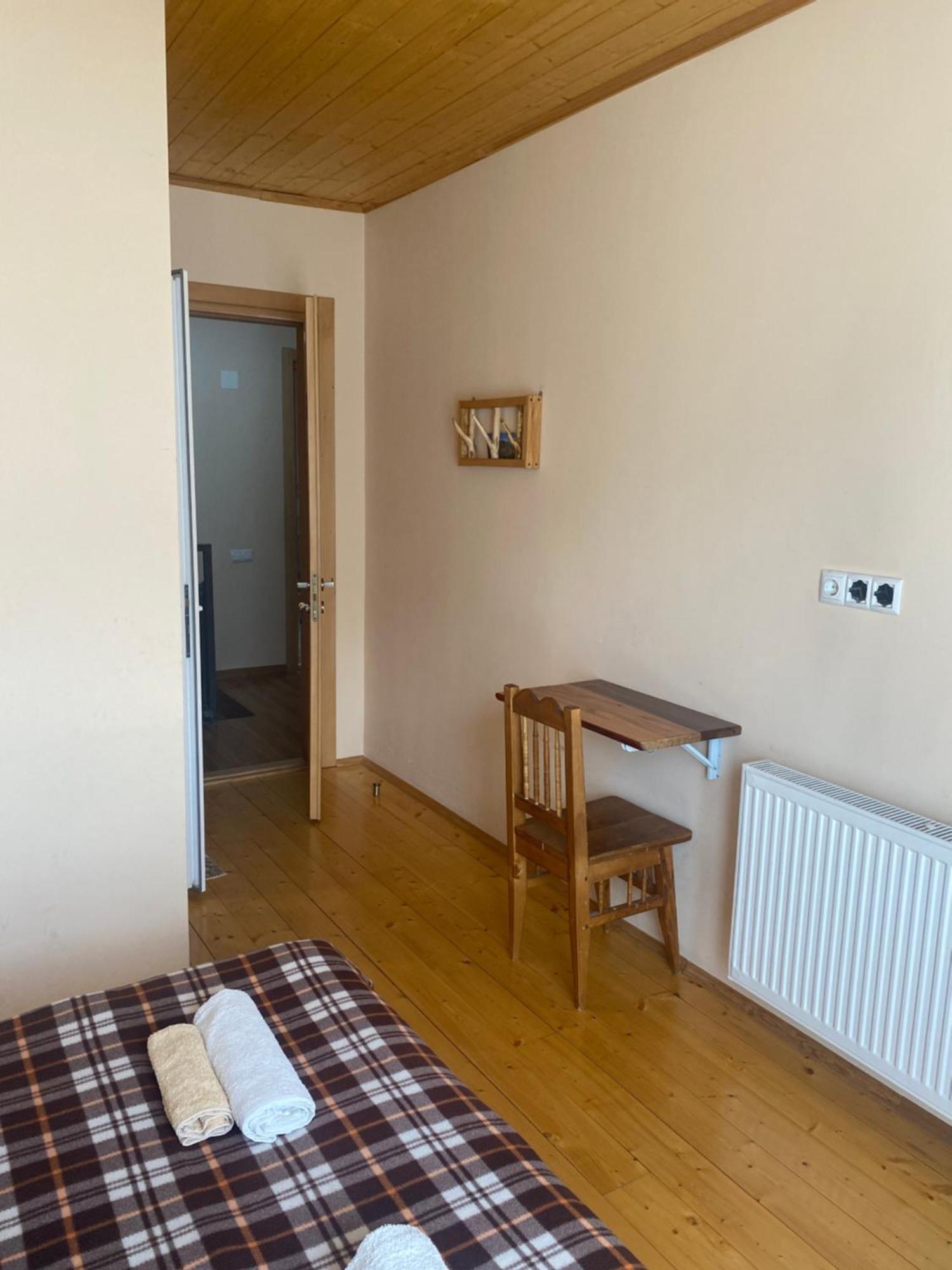 Sana Guest House Местия Екстериор снимка