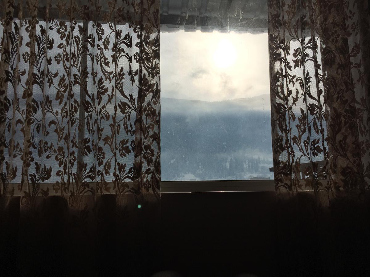 Sana Guest House Местия Екстериор снимка